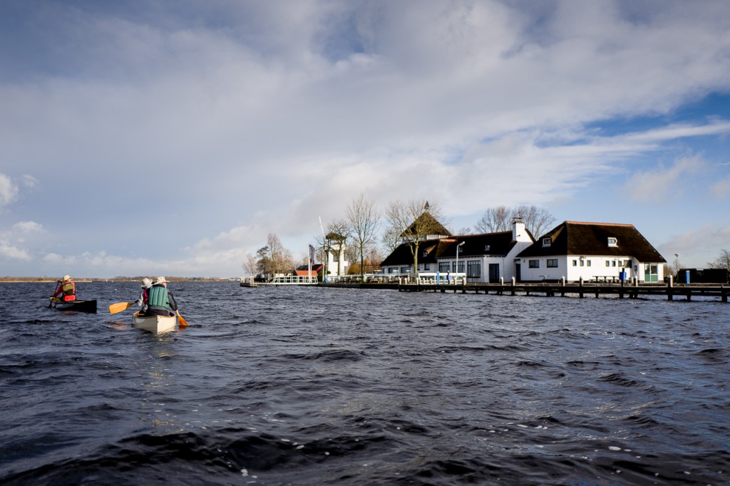 Mind you, the Q is not weather sealed... but in a canoe a one hand camera is quite useful.